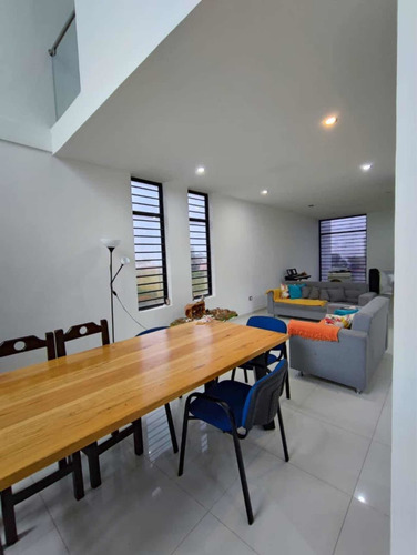 Imagen 5 de 15 de En Venta Casa Con Acabados De Primera En La Castellana Sprc