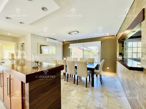 Excelente Casa De 4 Dormitorios, Piscina Climatizada Y Barbacoa En Pinares, Punta Del Este