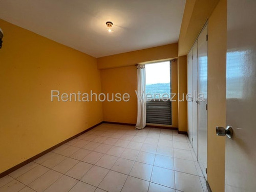 Venta De Practic Apartamento, Mls 25-23990, Ycl.