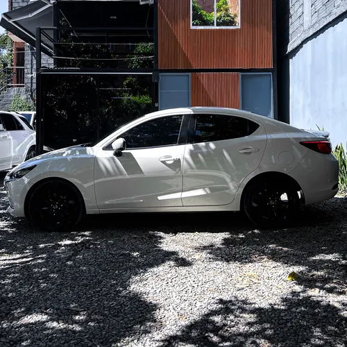 Mazda 2 Grand Touring LX