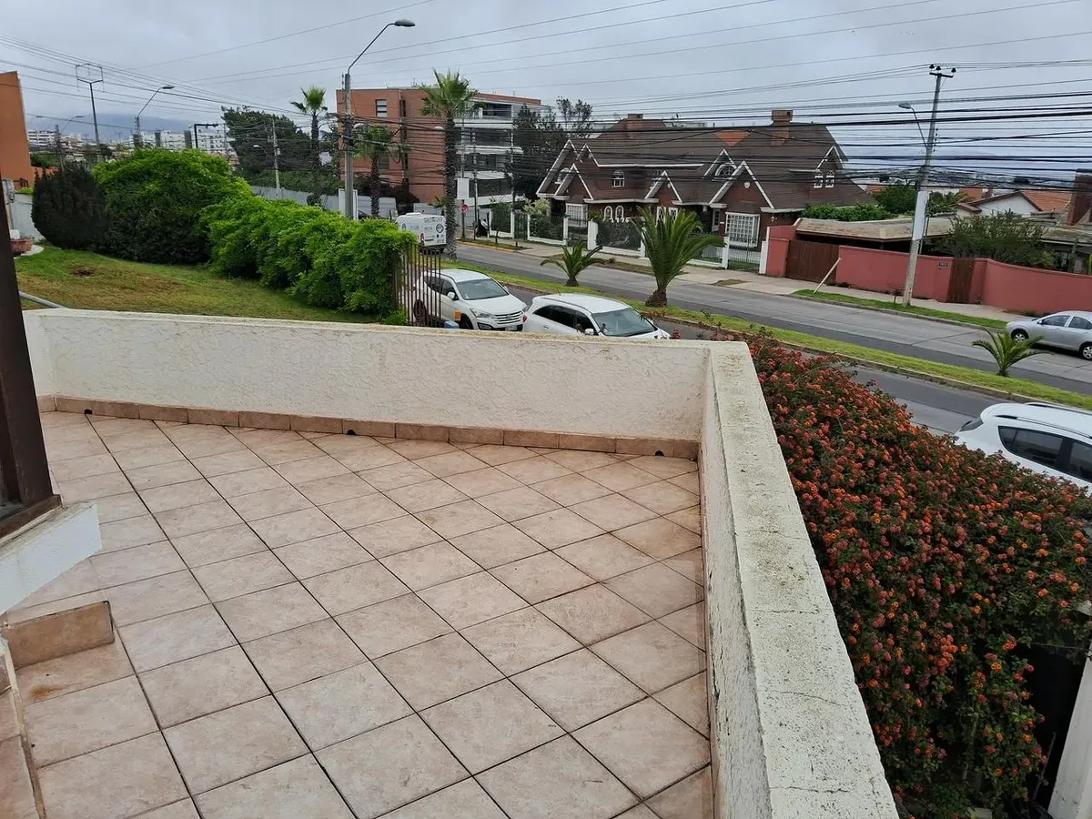 Imagen 2 de 23 de Amplia Y Hermosa Casa En Avenida Gabriela Mistral