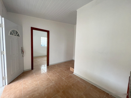 Alquiler De Hermoso Apartamento Punta De Rieles, Tipo Casita, Lugar Para 2 Autos, 1 Dormitorio, Patio, Sin Gastos Comunes, A Nuevo!! Muy Segura
