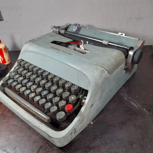 Imagem 3 de 9 de Máquina De Escrever Olivetti Studio 44 Pra Conserto Ou Pecas