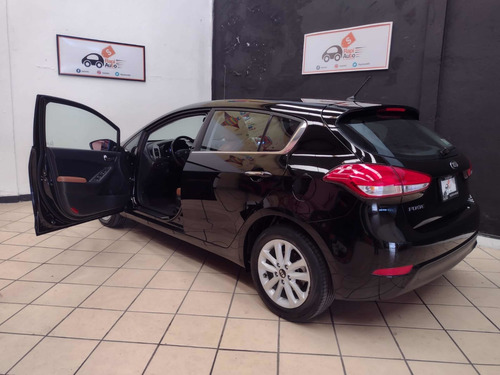 Imagen 13 de 15 de Kia Forte 2.0 Hb Ex At 2018