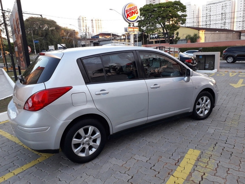 Nissan Tiida 2010 1.8 S Flex 5p