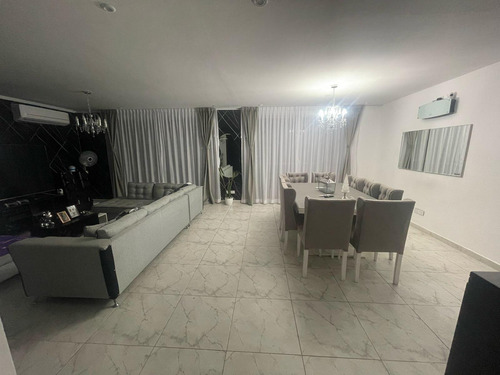 Casa En Venta - 3 Dormitorios 3 Baños - 4 Cocheras - 210mts2 - Haras Del Sur Ii