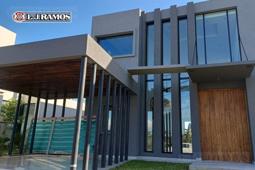 Casa En Venta En El Barrio Costas, Puertos / Escobar