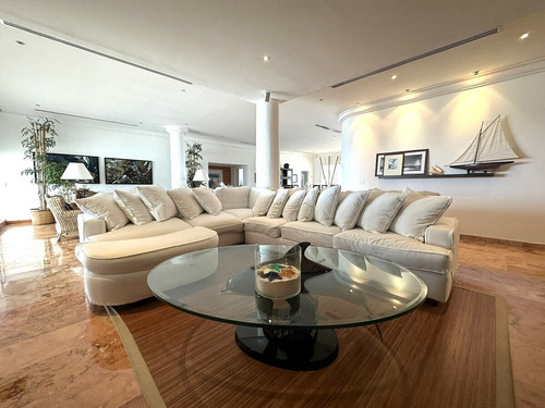 Departamento En Venta En Cancún En Residencial Del Mar Con Alberca Privada: