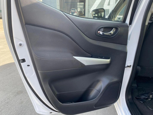 Nissan Navara Navara DC 4x2 2.3TDI XE