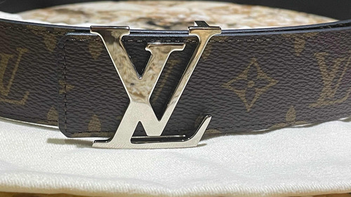 Cinturón Louis Vuitton Año 2022