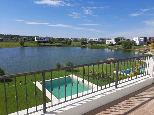 Casa En Venta A La Laguna En El Cantón, Escobar, G.b.a. Zona Norte