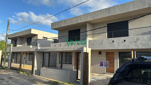 Casa En Alquiler De 3 Dormitorios
