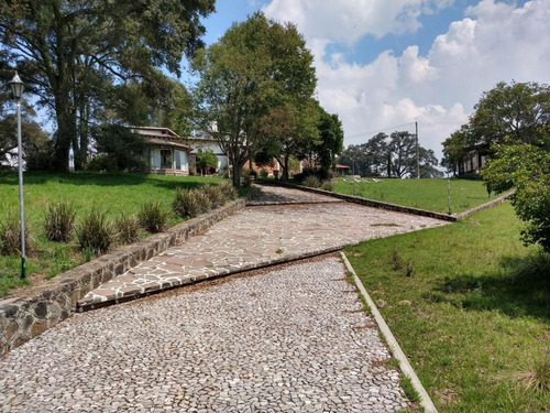 Gran Oportunidad! Terreno Con Construcciones Diversas