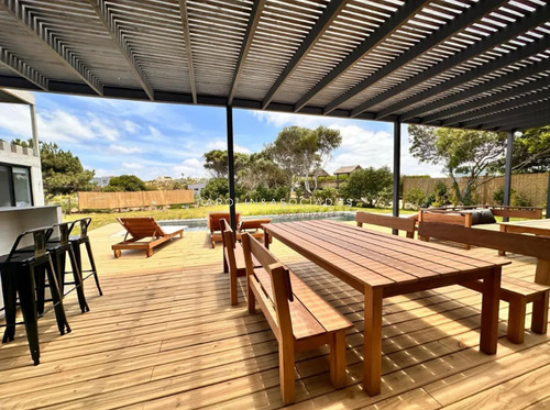 Casa En Venta De 4 Dormitorios En Club Del Mar, José Ignacio