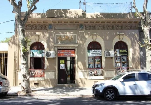 Vendo Casa 9 Dormitorios En Barrio Sur.