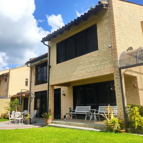 Silvia Jaramillo Vende Elegante Casa Monteclaro Lagunas