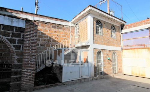 Apaseo El Grande, Gto: Bodega A 100 Mts De La Carretera Libre A Queretaro.