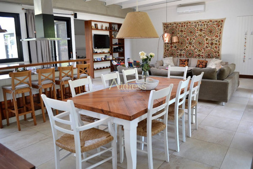 Imagen 3 de 8 de Impecable Y Muy Confortable Casa, Excelente Zona Cerca De Todo