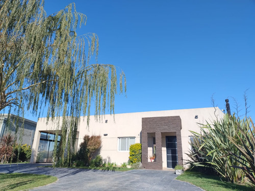 Casa En Venta En Canning Barrio La Alameda 4 Amb Interno