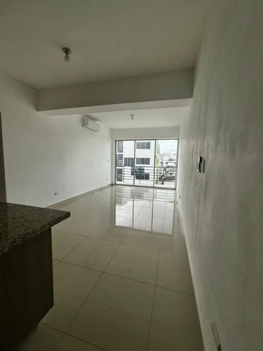 Alquilo Apartamento En La Zona Universitaria A Pasos De La Avenida Jose Contreras 100mts2