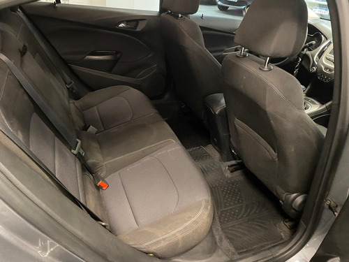 Chevrolet Cruze 1.4 Ls MT Sedan