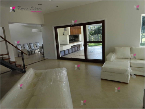 Casa En Mansa, 3 Dormitorios *- Ref: 7972