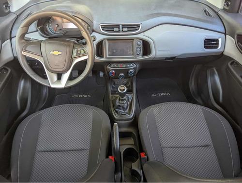 Imagen 4 de 7 de Chevrolet Onix 2018 1.4 Lt 98cv