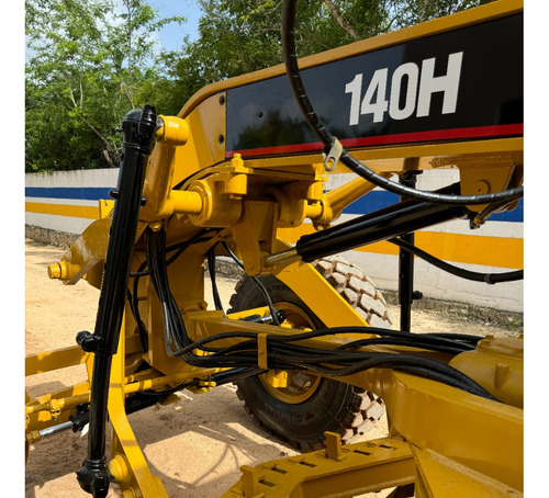 Motoconformadora 140h Cat 2002