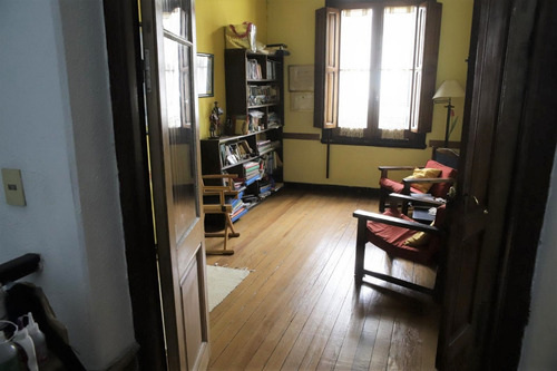 ¡¡una Casa Excepcional!! Con 5 Habitaciones Y 2 Baños. Barbacoa, Parrillero Y Azotea Uso Exclusivo!