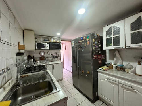 Venta De Cómoda Casa De 3d+1b+est En Maipú