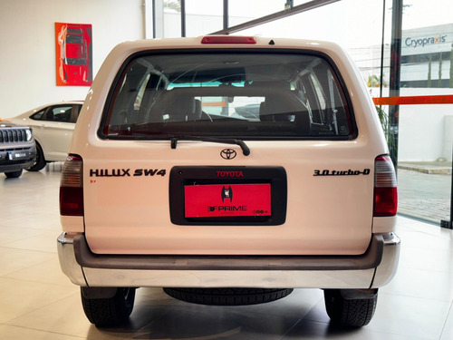Toyota Hilux SW4 3.0 4X4 8V TURBO DIESEL 4P MANUAL