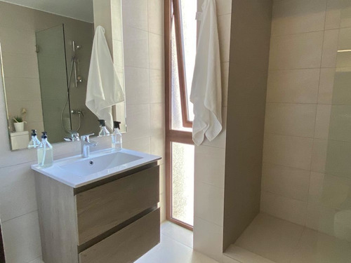 Arriendo Depto Semiamoblado De 2 Dorm. En Las Condes