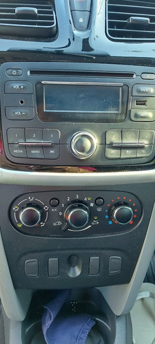 Imagem 5 de 12 de Renault Logan 2016 1.6 Expression Hi-power 4p