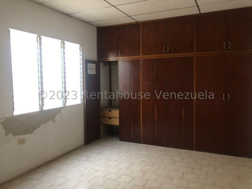 Excelente Casa Comercial En Alquiler Ubicada En Una De Las Principales Avenidas De La Ciudad Barquisimeto Jr