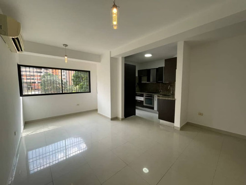 Yuraima Segura  Vende  Apartamento  En  Res. Martina Suites Urb La Trigaleña  Valencia Estado Carabobo