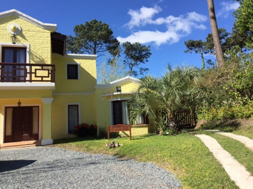 Casa En Punta Del Este, Cantegril | Rebeca Negocios Inmobiliarios Ref:9674- Ref: 9674