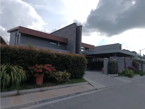 Encantadora Casa Campestre En Venta Llanogrande