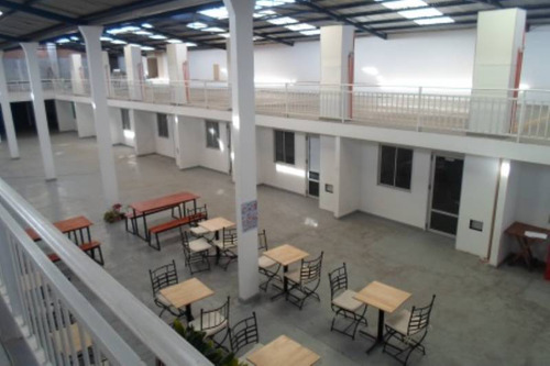 Patio De Comidas Nuevo En Barrio Franklin