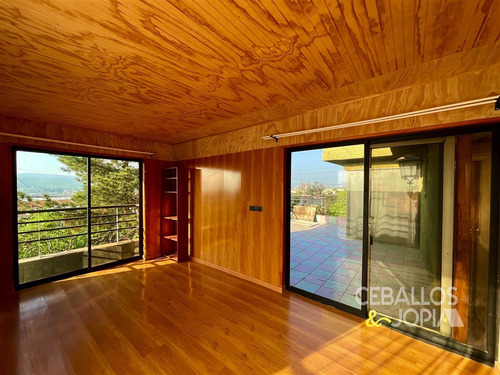 Casa En Venta De 7 Dorm. En Quilpué