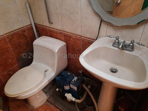 Imagen 8 de 8 de Consultorio Medico En Venta En Clínica Santa Rosalía. San Juan De Los Morros. 23-3857