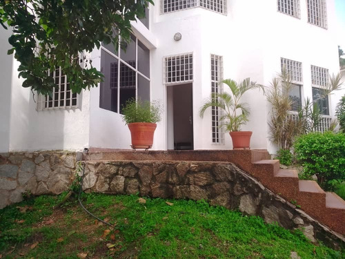 Imagen 9 de 21 de Rivero Bienes Raíces Vende Amplia Propiedad En La Urb El Piñal / 04124959888