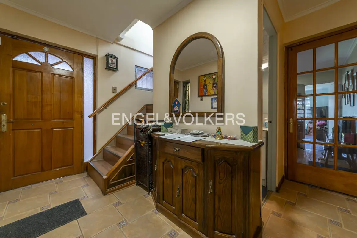 Imagen 4 de 18 de Amplia Casa 6d 3b / Barrio Residencial