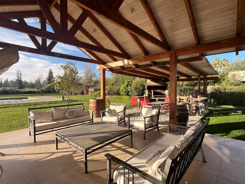 Casa Chilena En Condominio Con Club De Golf En Linderos