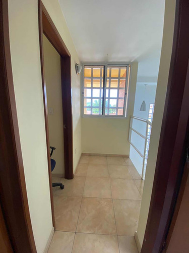 Hermosa Casa Bifamiliar Urb Teques Iii La Santa María