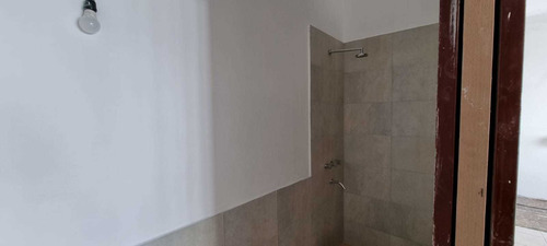 Imagen 9 de 10 de Alquilo En El Palomar Departamento Tipo Casa Al Fondo Lado Derecho De 2 Ambientes Entrada Por Pasillo En Comun F: 9017