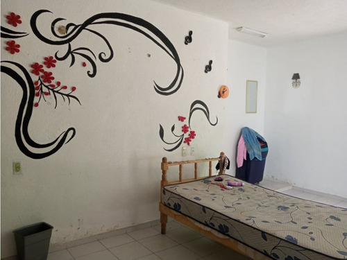 Casa En Venta En El Centro, De 6 Recamaras, Locales Y Piscina