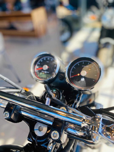 Royal Enfield Interceptor 650 Sunset Strip