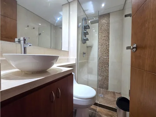 Apartamento En Arriendo En El Poblado, Cómodo Y Bien Ubicado
