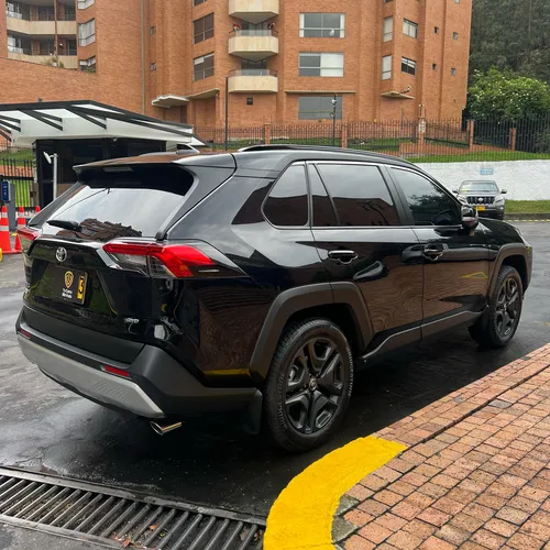 Toyota RAV4 2.5L X-Road 4X4
