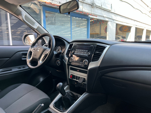 Mitsubishi L200 2.4 Cabina Doble 4x2 Mt